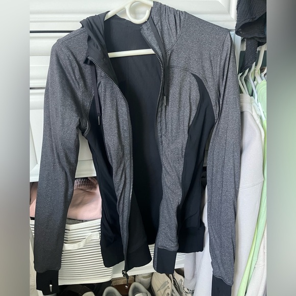 Lululemon define jacket reversible// size 6 - Picture 2 of 4